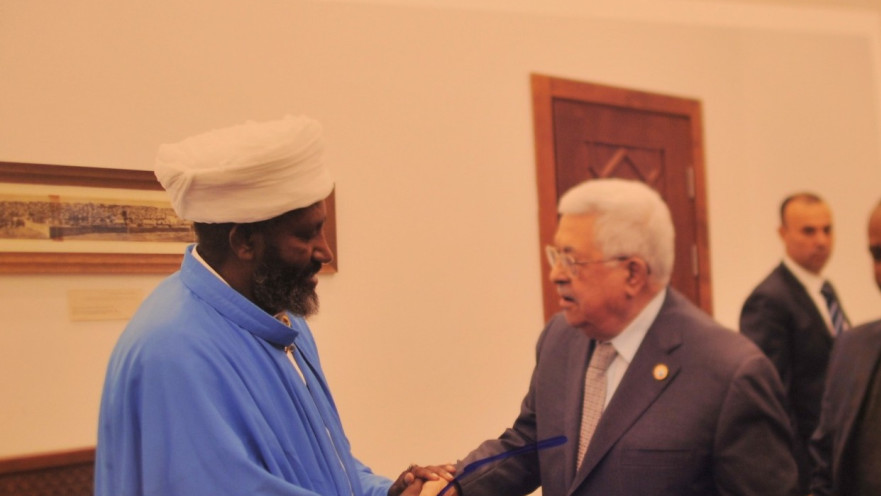 אבו מאזן נפגש עם בני משפחת מנגיסטו