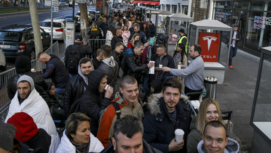 התור לרכישת אייפון 11 בברלין