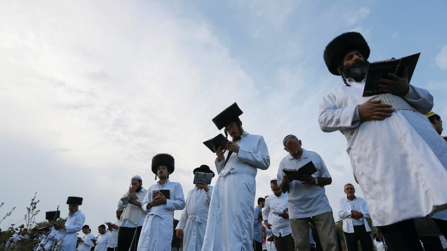 המונים פוקדים את קברו של רבי נחמן (ארכיון, 