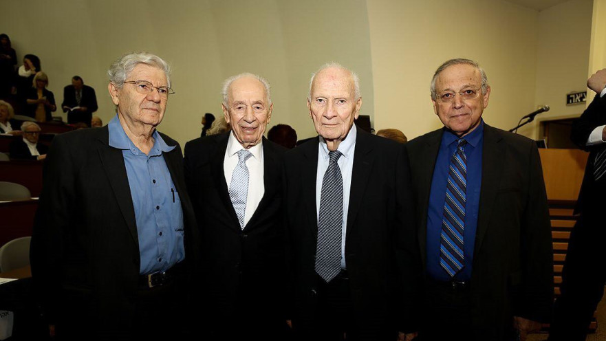 פרופסור אוריאל רייכמן, מאיר שמגר, שמעון פרס ז"ל, אהרן ברק בהשקת ספרו של שמגר ב-2015