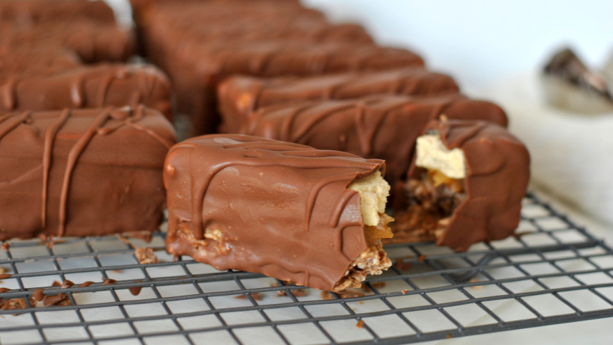 סניקרס בהכנה ביתית