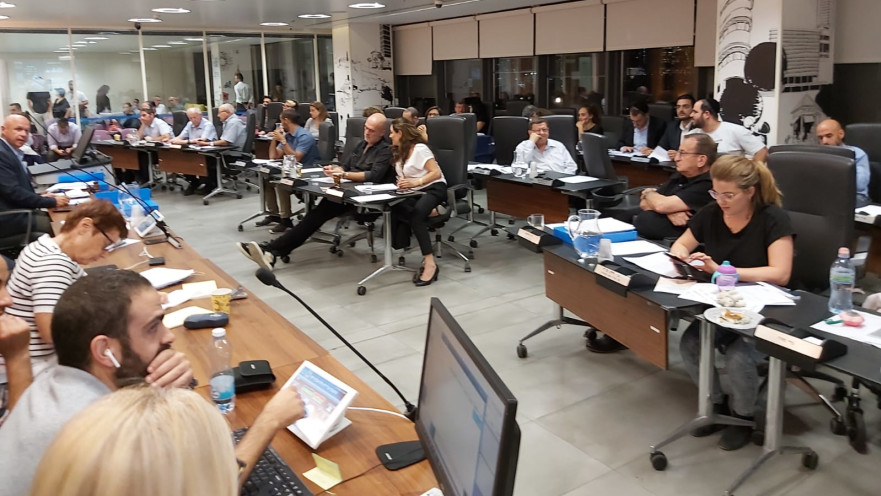 מועצת עיריית תל אביב בהצבעה בעניין תחבורה ציבורית בשבת