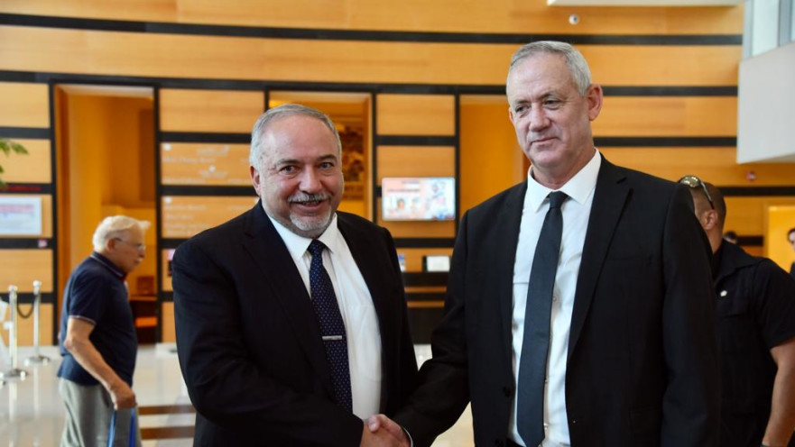 בני גנץ, אביגדור ליברמן