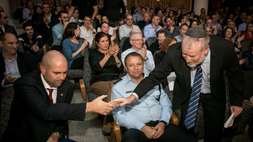 אביחי מנדלבליט, אמיר אוחנה