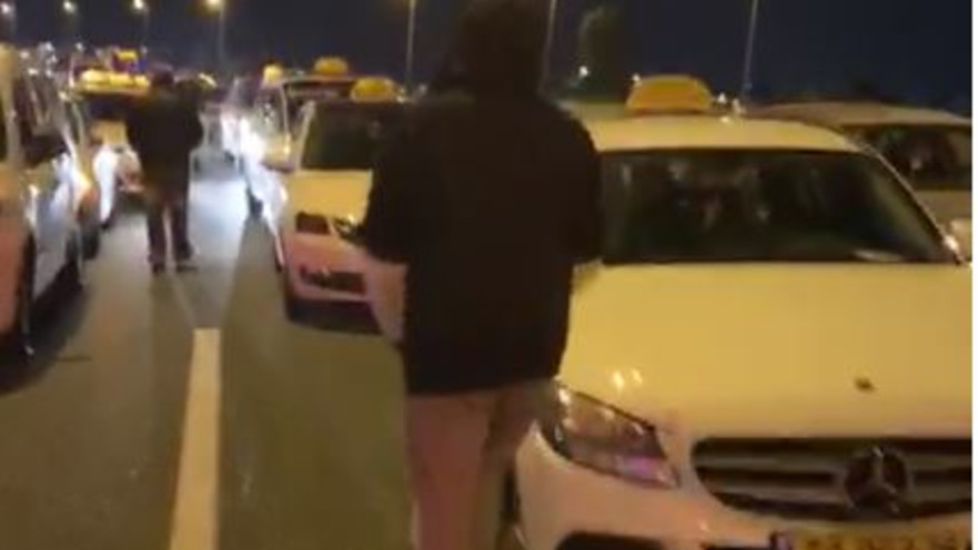 מחאת נהגי המוניות בכביש 1