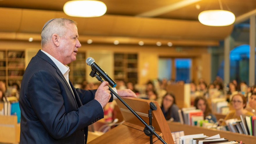 בני גנץ בביקור במדרשת או"ת לינדנבאום