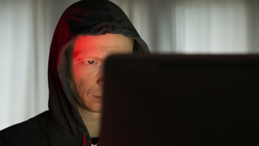 התחזות באינטרנט