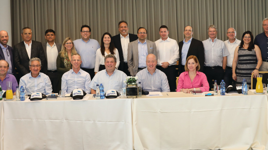 הנהלת אסביטק גלובל ויועציהבכנס בכירי ביו־פארמה גלובליים