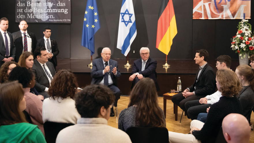 ראובן ריבלין ונשיא גרמניה במפגש עם תלמידים