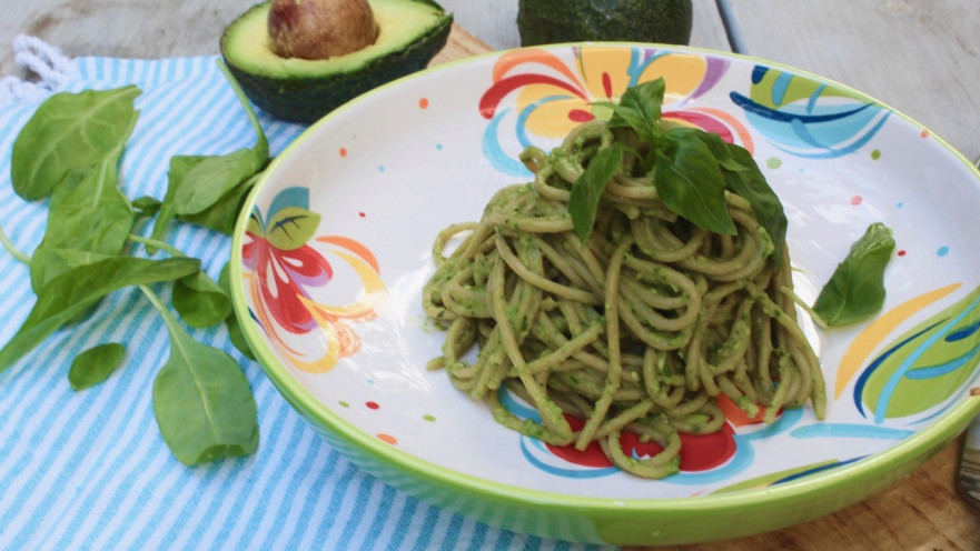 פסטה ברוטב קרמי של אבוקדו ותרד 