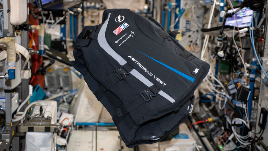 החליפה הישראלית בתחנת החלל הבינלאומית