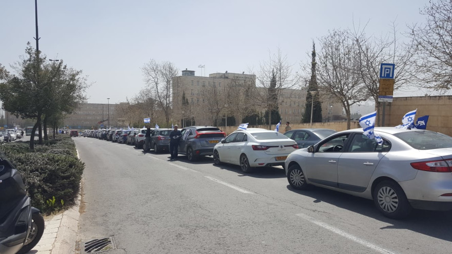 שיירת המכוניות של אם תרצו נגד בג"ץ