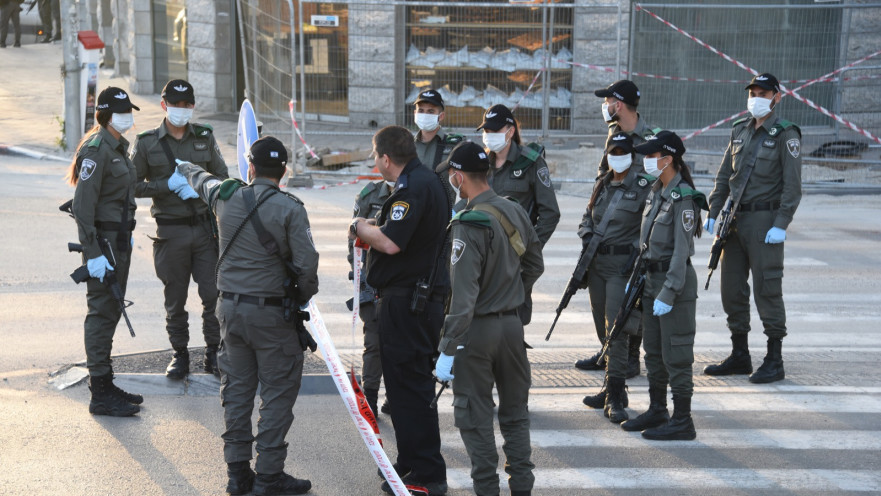 כוחות משטרה ומג"ב בבני ברק (למצולמים אין קשר לנאמר בכתבה)