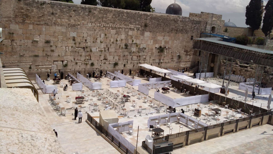 הכשרת רחבת הכותל המערבי למתפללים בצל מגבלות הקורונה