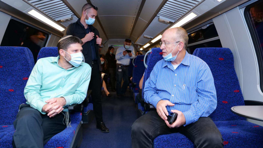 סמוטריץ' ומנכ"ל הרכבת בנסיעת הבכורה של הקו המהיר