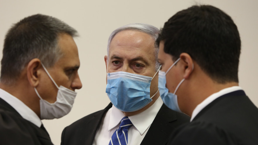 בנימין נתניהו ועורכי דינו בבית המשפט