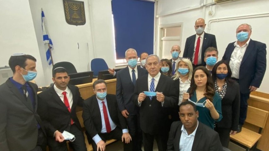 חברי הכנסת מהליכוד עם נתניהו בבית המשפט