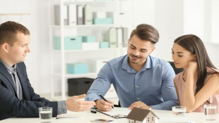 חתימה על הסכם מכר