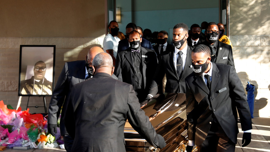 ארונו של ג'ורג פלויד בכנסייה בטקסס