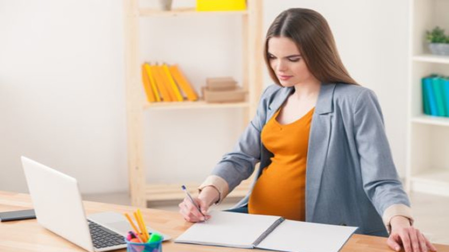 עובדת בהיריון