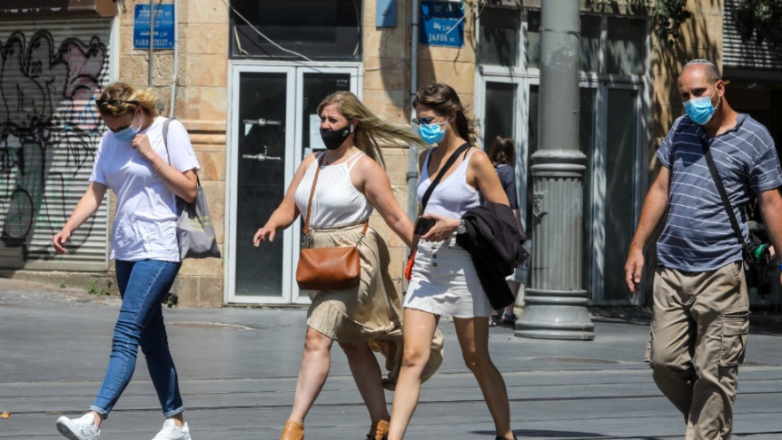 קורונה - אנשים עם מסכה, ארכיון (למצולמים אין קשר לנאמר בכתבה)