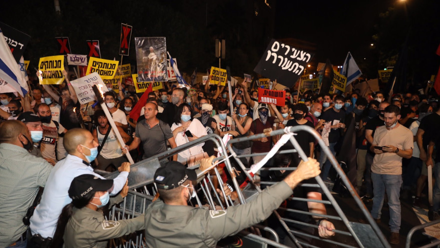 הפגנת הדגלים השחורים סמוך למעון ראש הממשלה בירושלים