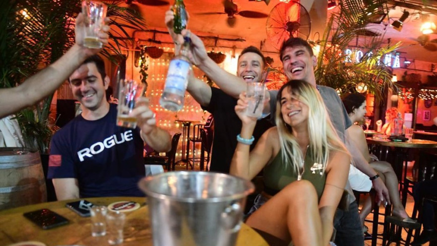 חוגגים את השארת המסעדות פתוחות