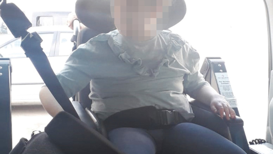 הצעירה עם המוגבלות