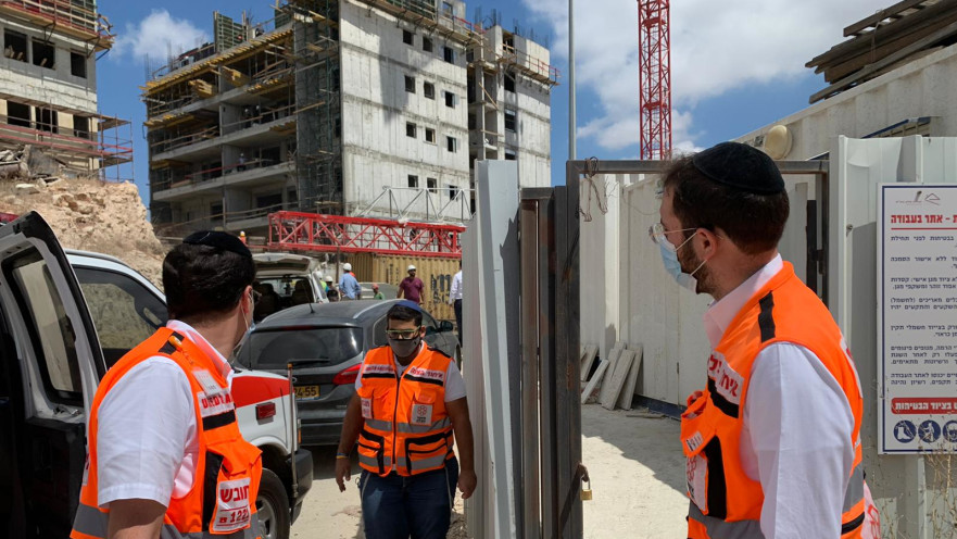 צוות רפואי באתר העבודה בירושלים