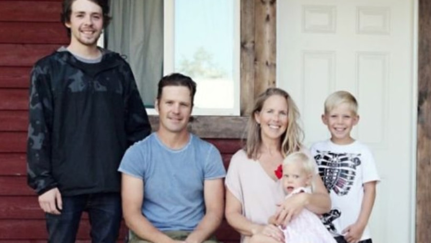 משפחת בלייס בבקתה המדוברת 