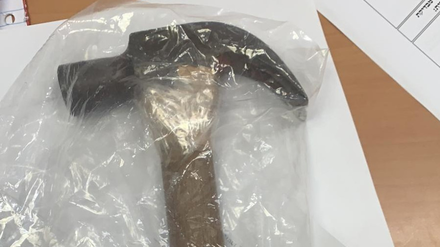 הפטיש ששימש לתקיפה