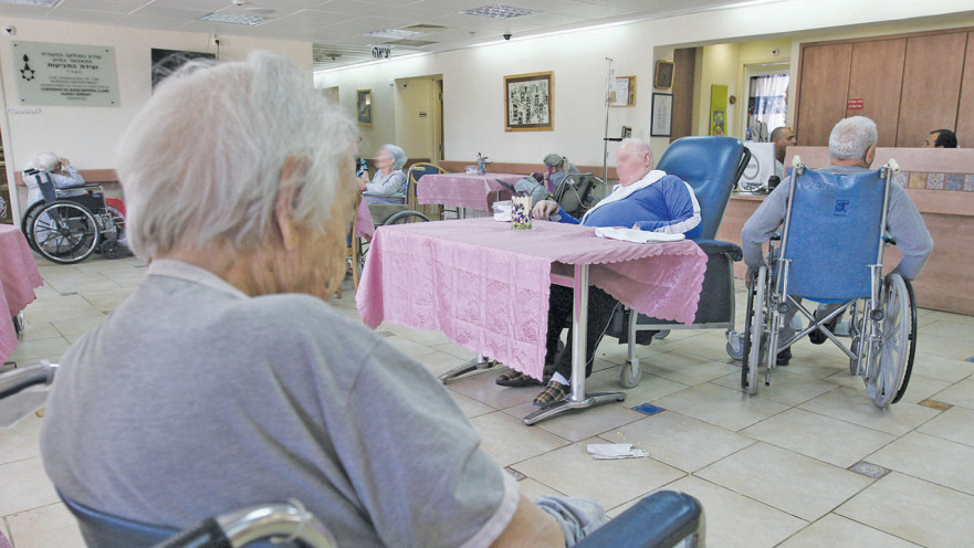 קשישים בבית אבות