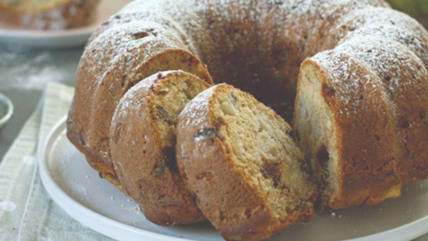 עוגת תפוחים, תמרים ואגוזים