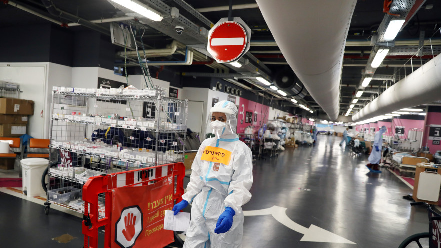 מחלקת הקורונה התת קרקעית בבית החולים רמב"ם (למצולמים אין קשר לנאמר בכתבה)