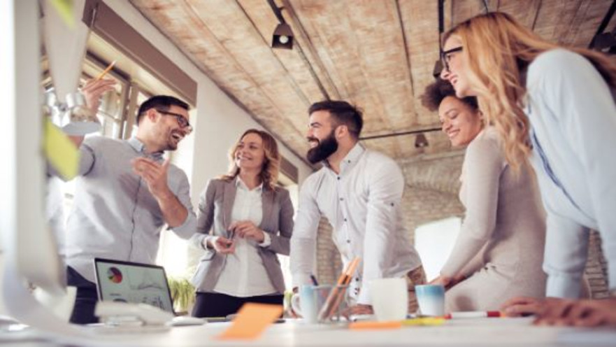 עובדים בחברה (אילוסטרציה)