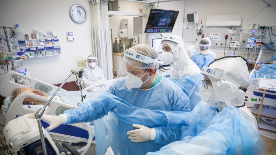רופאים במחלקת קורונה