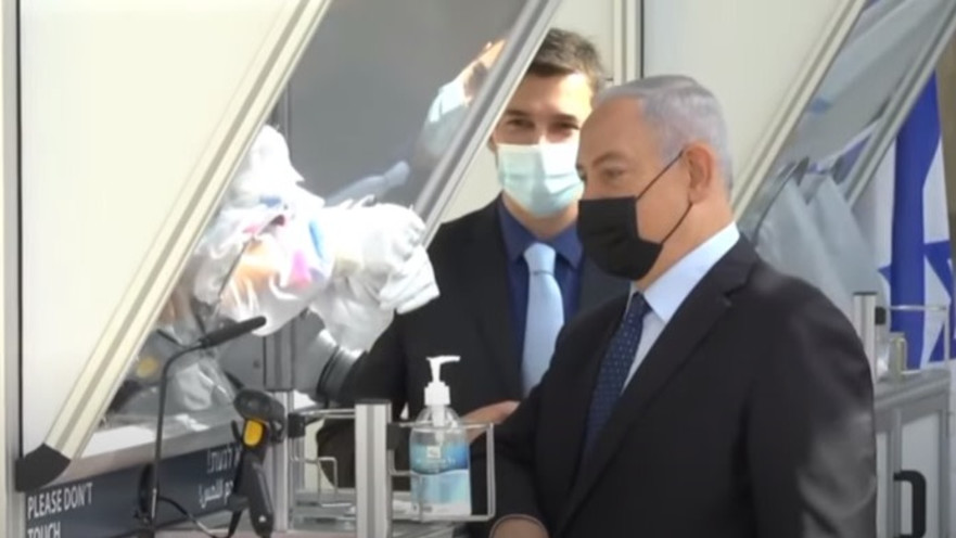 רה"מ נתניהו במעבדת הבדיקות בנתב"ג