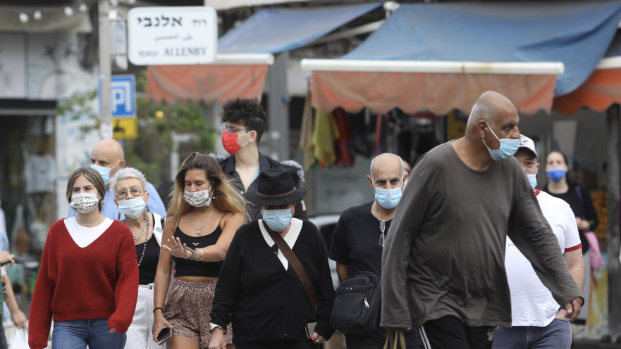 אנשים במסכה, קורונה בתל אביב