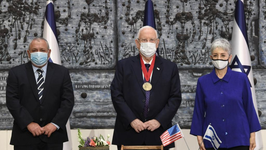 ראובן ריבלין מקבל מדליה ממכון וושינגטון