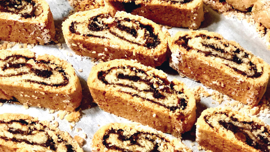 כרוכיות תמרים ואגוזים