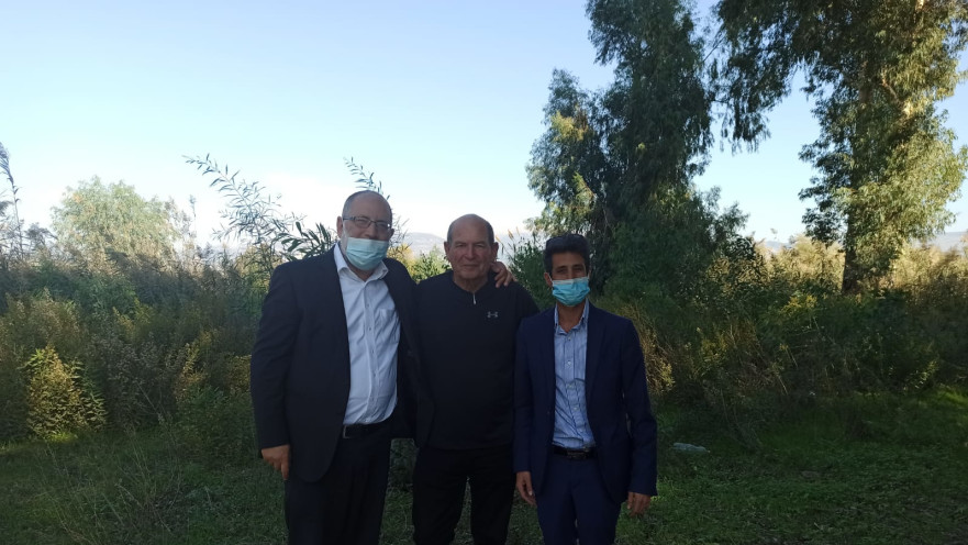 אזור הנטיעות בקריית שמונה. מימין לשמאל: אביחי שטרן, יואל מרשק ושלמה רענן