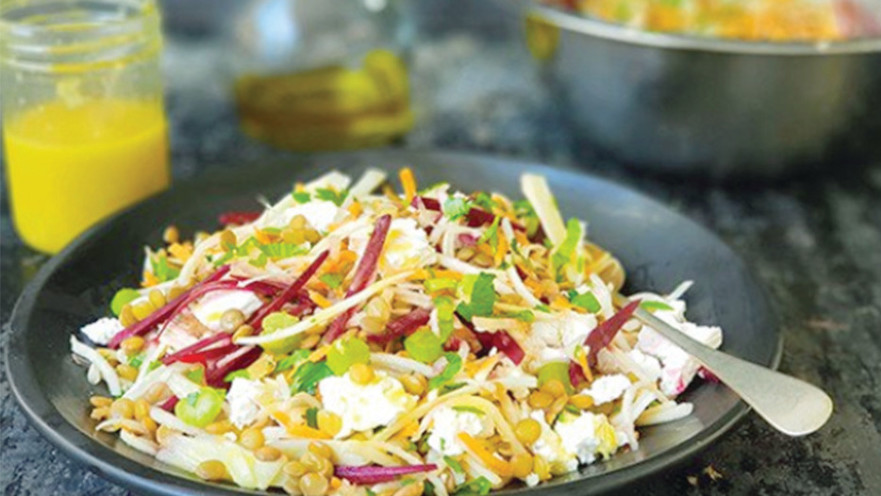 סלט עדשים עם ירקות שורש וגבינת פטה