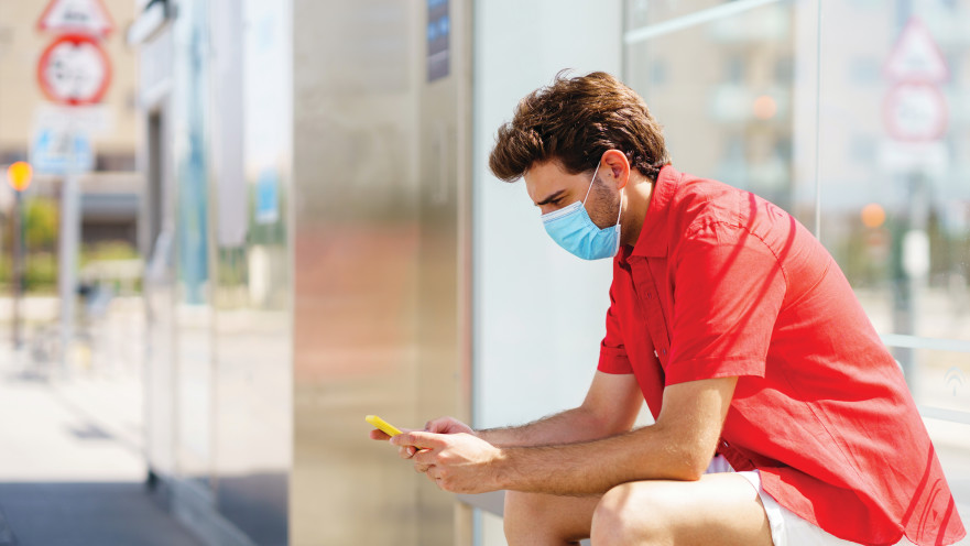 אדם מפר בידוד