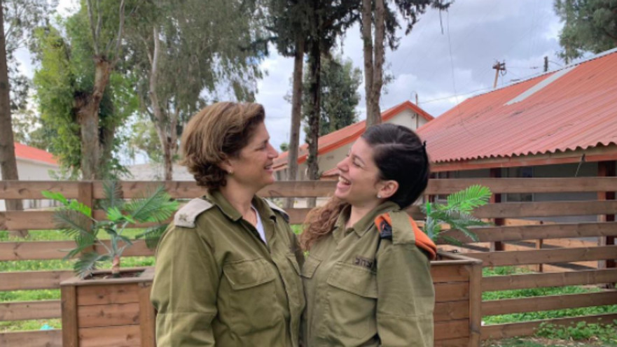 שחף וחגית כלף, האם ובתה שמשרתות יחד באותו הבסיס