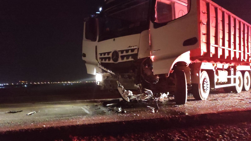 תאונת דרכים בין משאית לרכב פרטי
