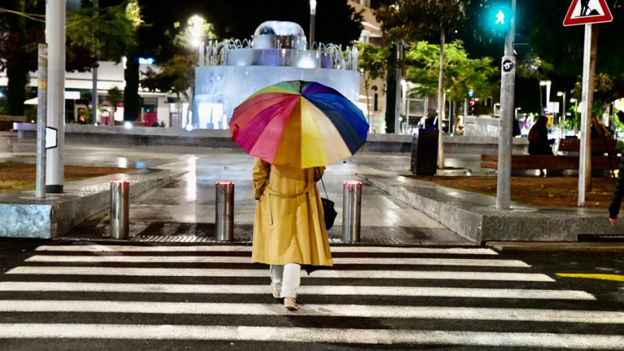 גשם בכיכר דיזנגוף בתל אביב 