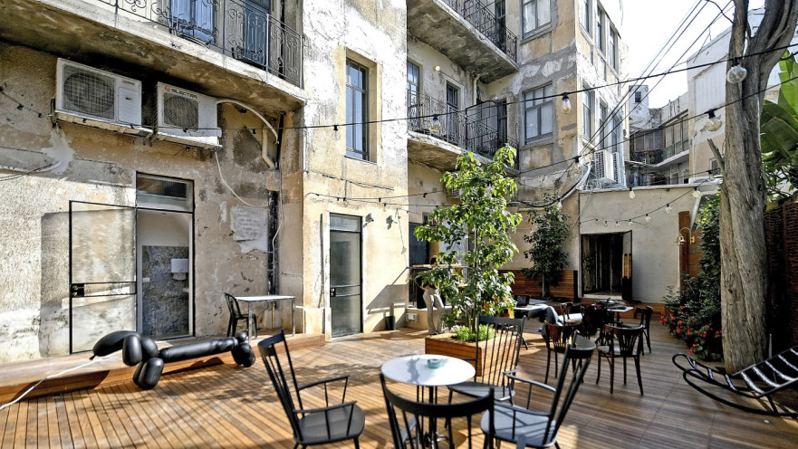 מתי אפשר לשבת פה? הגינה של קפה אסמבלאז'