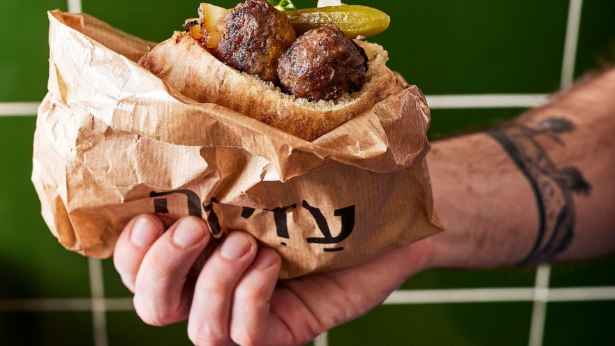 מה לשים לך בפיתה? הפיתות של עזיזה