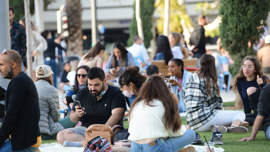 אנשים בתל אביב