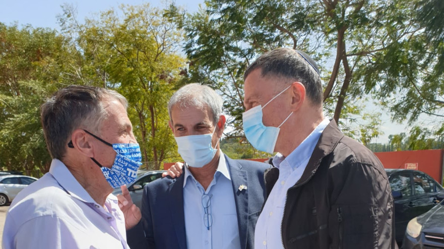 יולי אדלשטיין, עוזי דיין